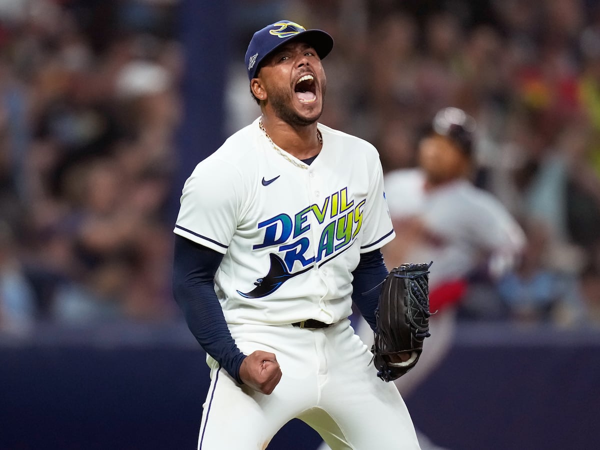 Freddy Peralta, Liam Hicks lift the Rays to a 3-1 win over the Guardians that evens the ALCS at 1-1