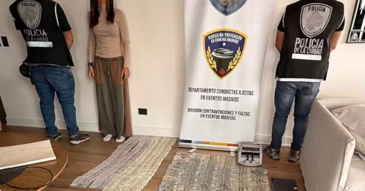 Allanaron a una mujer por la reventa de entradas para la despedida de Messi: las ofrecía con sobreprecios de 800%