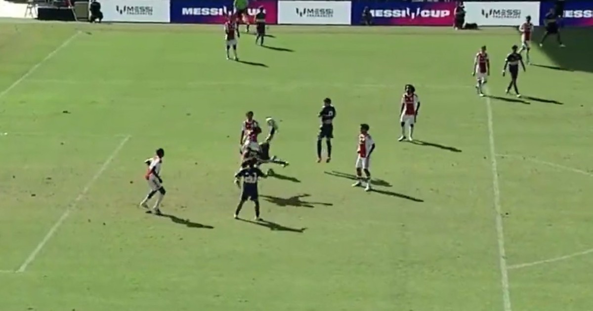 Para ver mil veces: el espectacular golazo de chilena de Boca en la Messi Cup