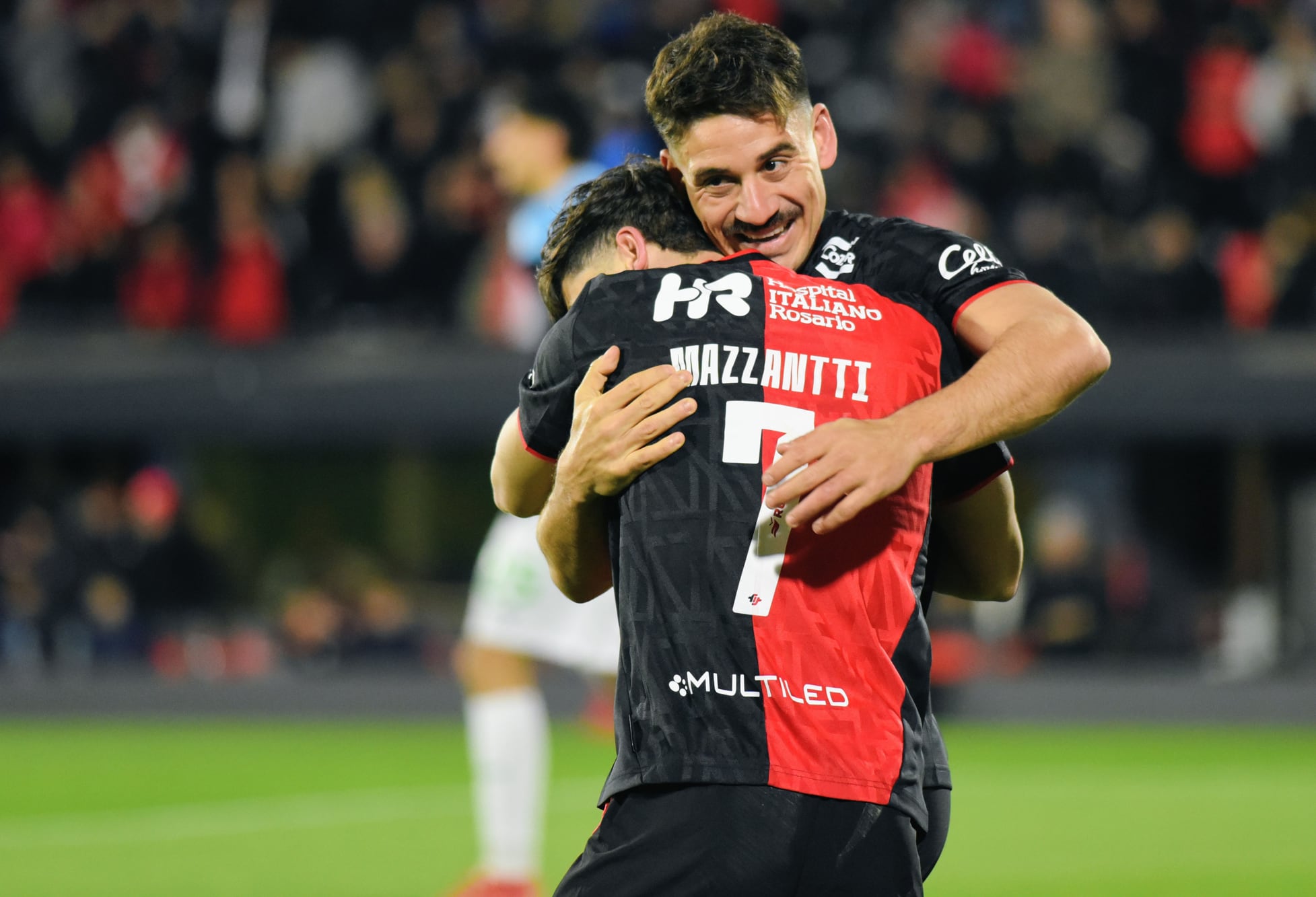 El “Zorro” Cóccaro volvió de una lesión e ilusiona a Newell’s con una sociedad llena de química y la mitad de los goles