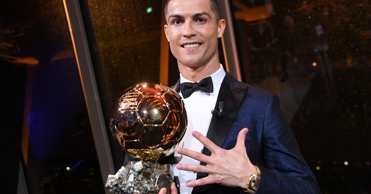 Cristiano Ronaldo festejó el Balón de Oro de la polémica con un desafiante posteo: "¡El fútbol pertenece a los hinchas!"