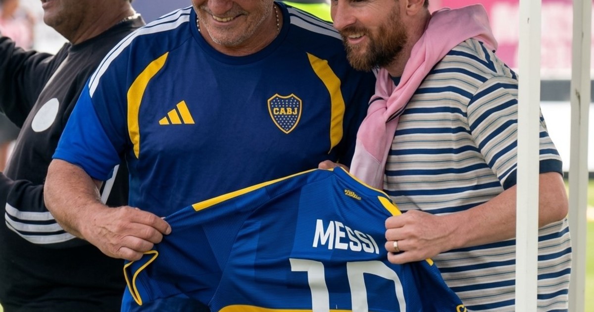 La humorada de Giunta tras su foto con Messi: "Le encantó la azul y oro, para mí es de Boca"